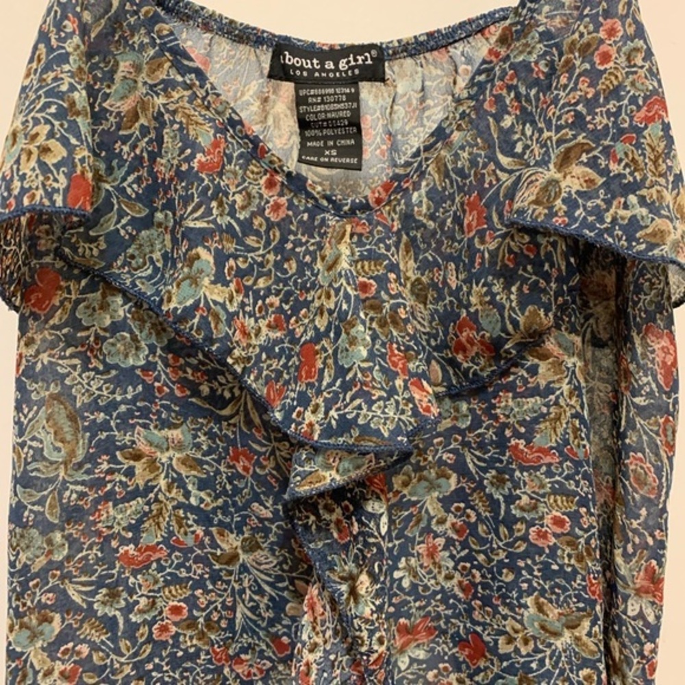 About a Girl Floral Design Top Size XS
